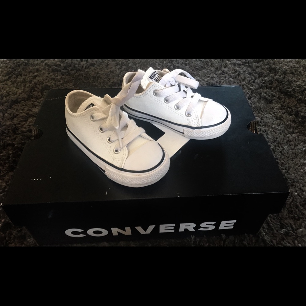 White/black converse